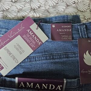Gloria Vanderbilt Amanda Jeans, Frisco (med wash) in size 16 Short.